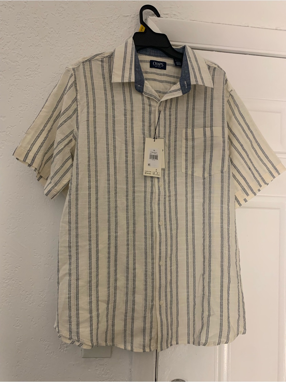 Chaps Men’s Cream and Blue Striped Short Sleeve Button-Down Shirt